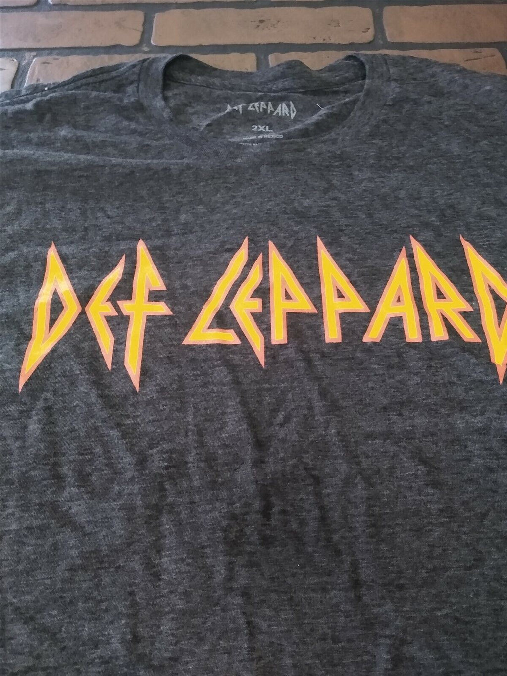 DEF LEPPARD - Retro Distressed Logo Combed Cotton Men's T-shirt ~Never Worn~ 2XL graphic t-shirt — Mac's Retro Hub