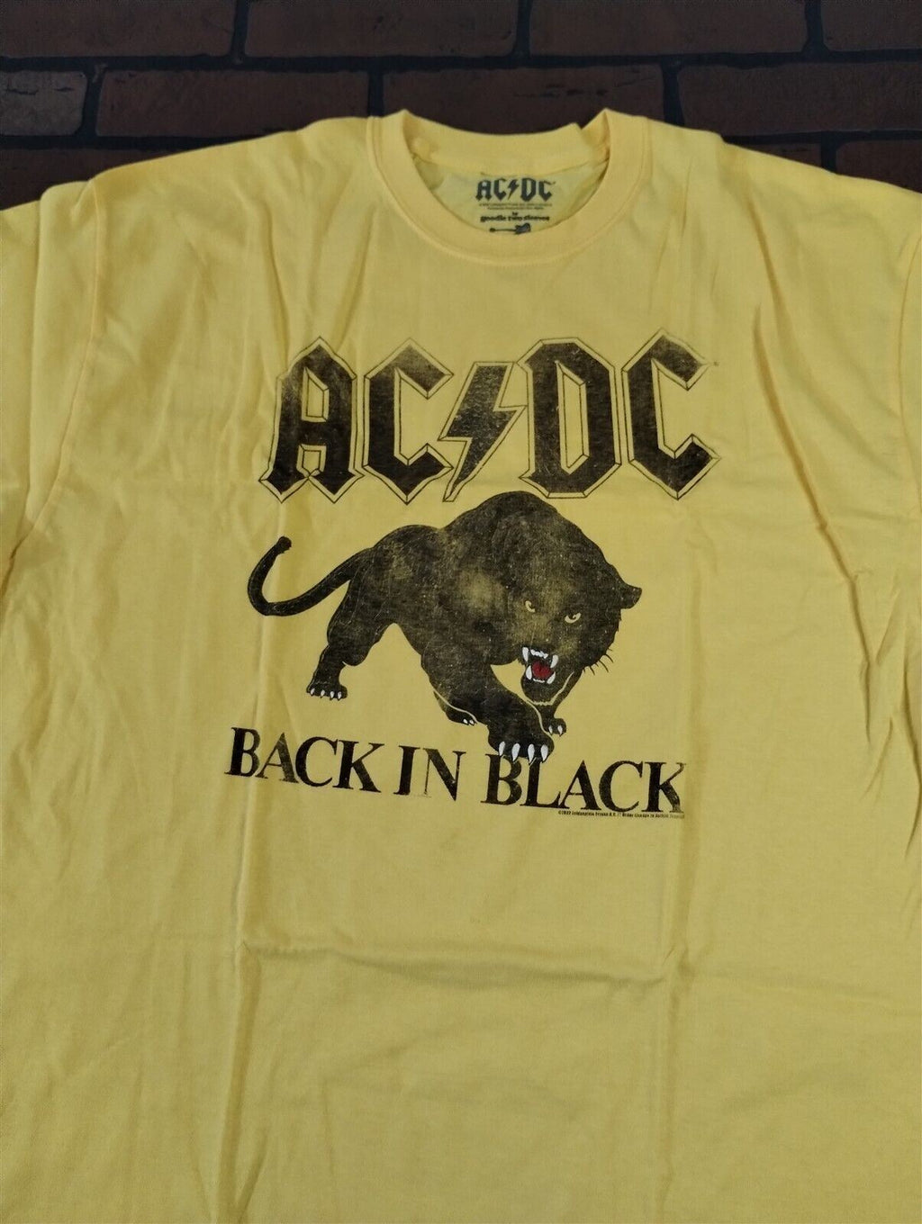 AC/DC - 2022 Back in Black Cougar Men's T-shirt ~Licensed / Never Worn~ S L XL graphic t-shirt — Mac's Retro Hub