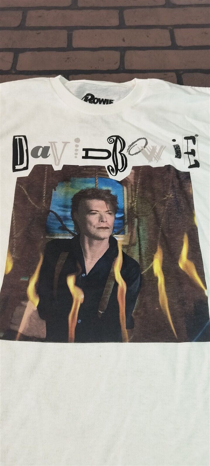 DAVID BOWIE - Retro White T-shirt ~Never Worn~ S M L XL graphic t-shirt — Mac's Retro Hub