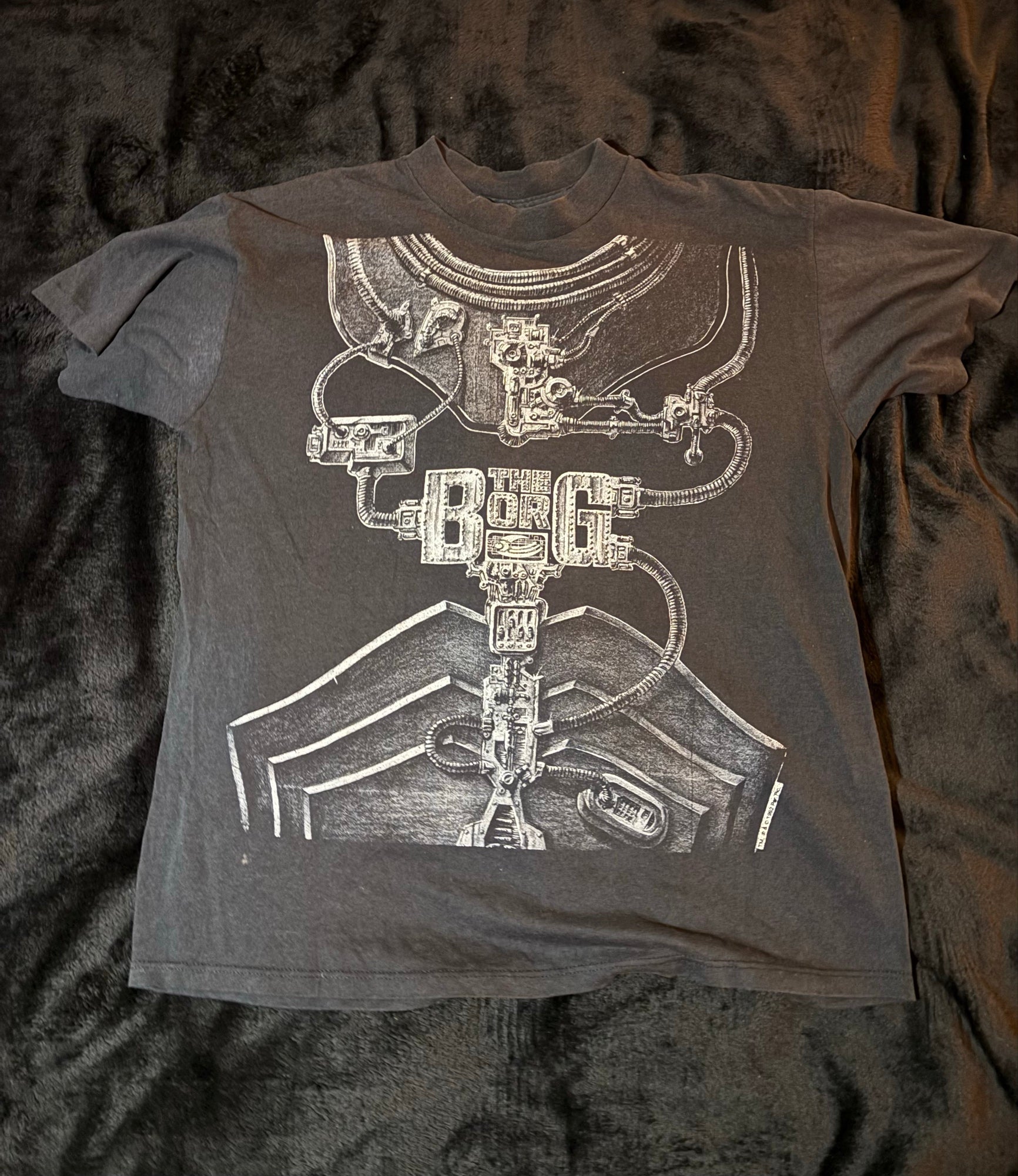 Vintage 1992 Star Trek The Borg t-shirt front