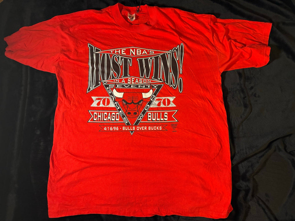 Logo 7 70 Wins Bulls XL red