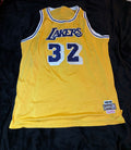 Magic Johnson #32 Lakers Mitchell & Ness jersey front