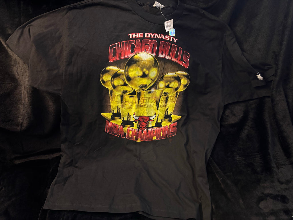 Vintage 1997 Starter The Dynasty Chicago Bulls t-shirt XL front