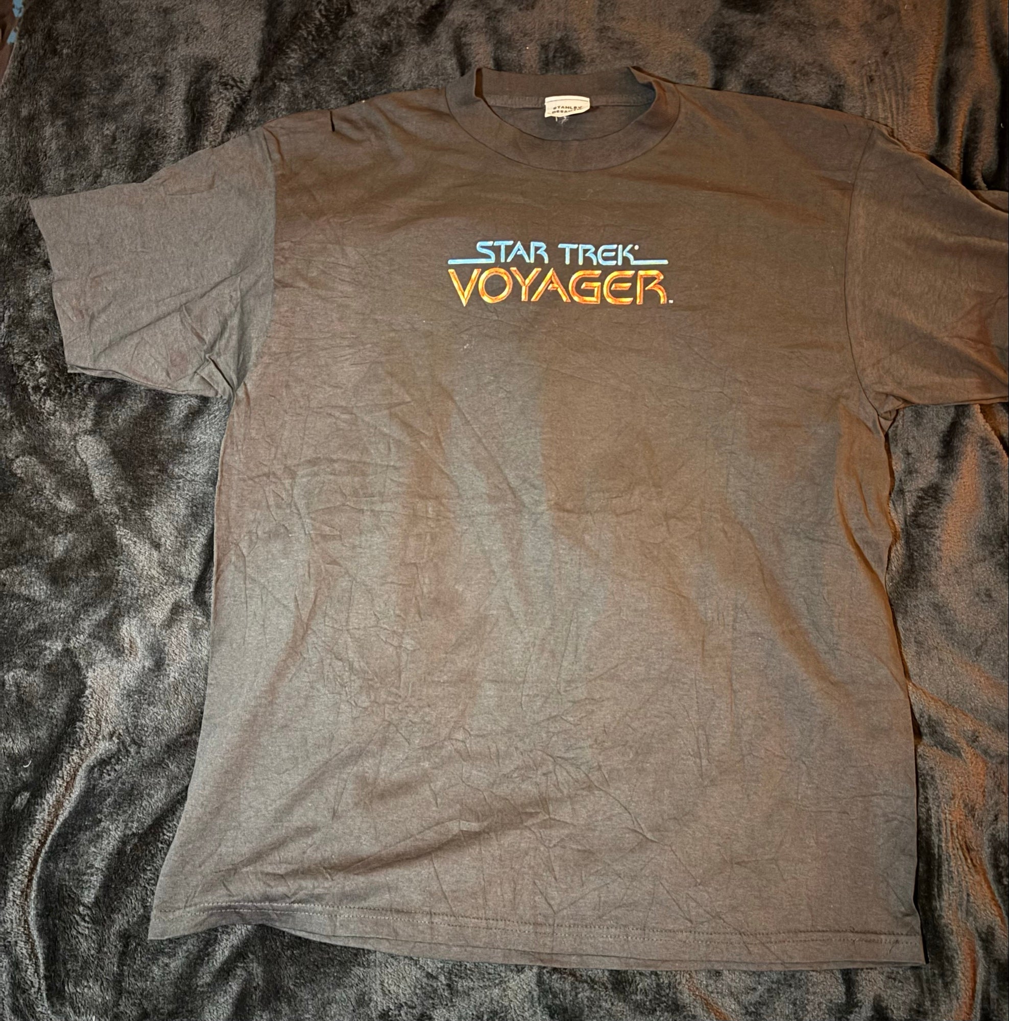 Vintage 1995 Star Trek Voyager t-shirt front